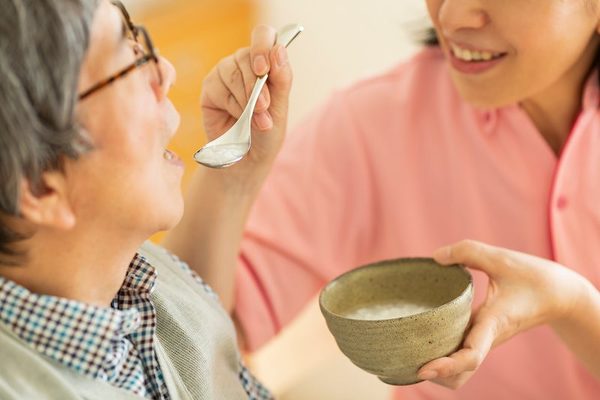 介護福祉士とはどういった資格？持っていた方がいい？