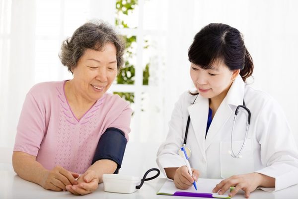 特別養護老人ホームの医療行為について知っておくべきこと